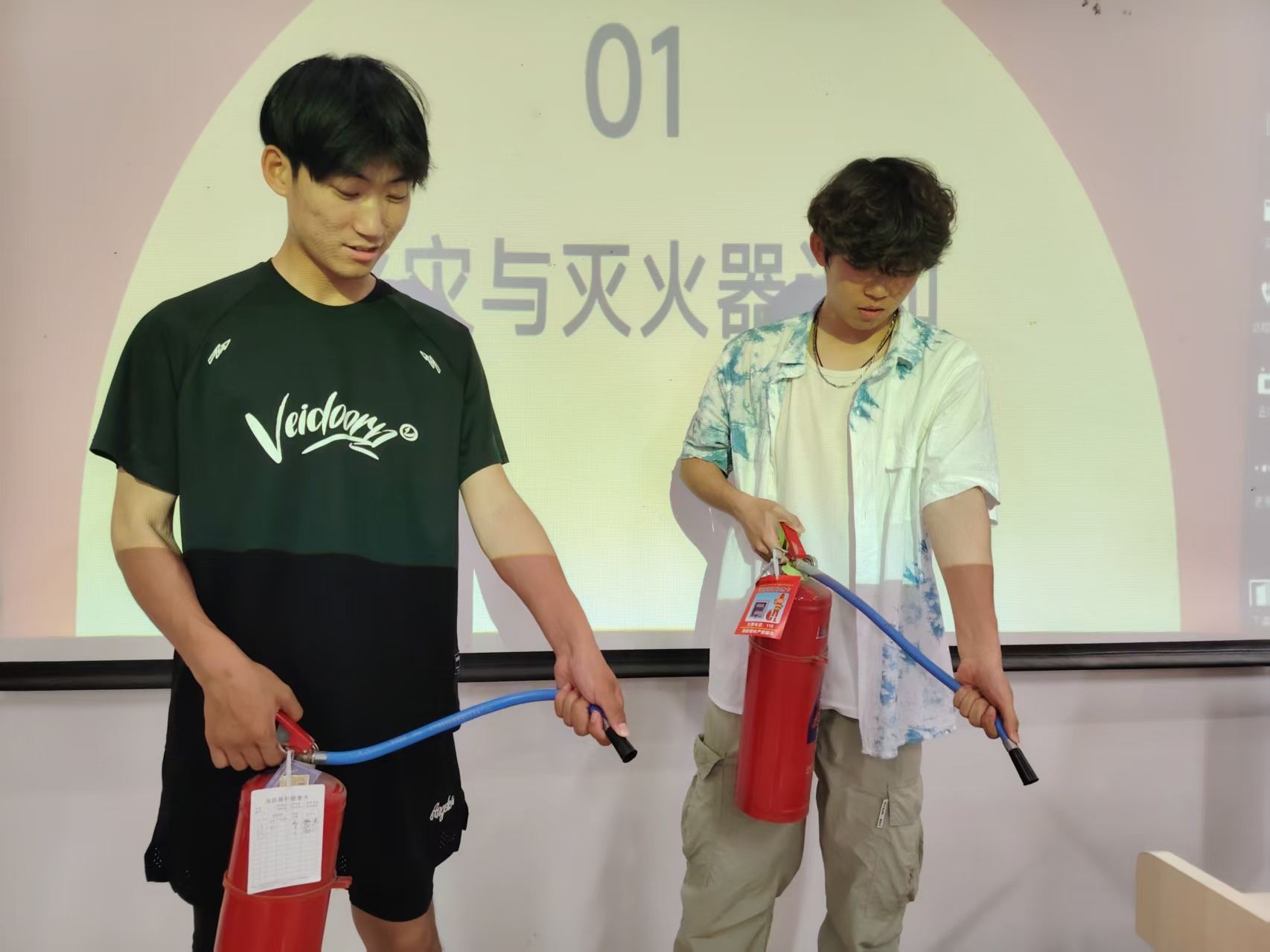 灭火器.jpg